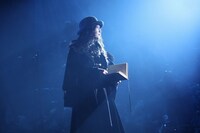 shared TRUMPシリーズ 音楽朗読劇「黒世界 ～リリーの永遠記憶探訪記、或いは、終わりなき繭期にまつわる寥々たる考察について～」より、「雨下の章」の様子。