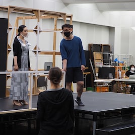 キャストが意気込み語る、岡田利規演出“今を生きる私たちのための”「夕鶴」