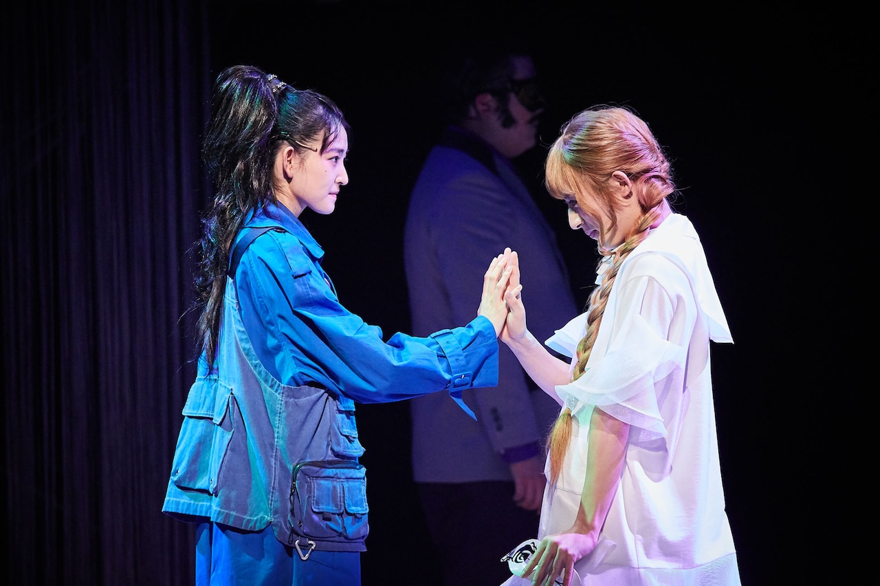 舞台は性を自ら選び取る近未来、青木豪演出「ロミオとジュリエット」開幕