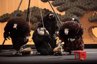 フィリップ・ケーヌ「もぐらたち」より。（撮影：前谷開、提供：KYOTO EXPERIMENT）