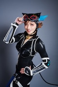 鈴木彩海扮するキャットウーマン。