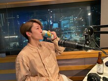 真田佑馬からの差し入れ、静岡県産のビール・DHCベルジャンホワイトをたしなむ森田美勇人。