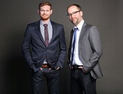 左からマイケル・クーマン、クリストファー・ダイモンド。