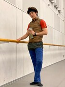 ダウンベストとレッグウォーマーで、冷え対策は万全。バンダナを着けて視界良好。