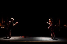 きたまり / KIKIKIKIKIKI「老花夜想（ノクターン）」より。（撮影：阿部章仁）