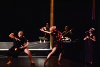 きたまり / KIKIKIKIKIKI「老花夜想（ノクターン）」より。（撮影：阿部章仁）