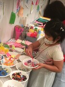 「アトカル・マジカル学園 アートサポート児童館」より。