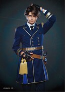 小波津亜廉扮する龍眞コウガ。