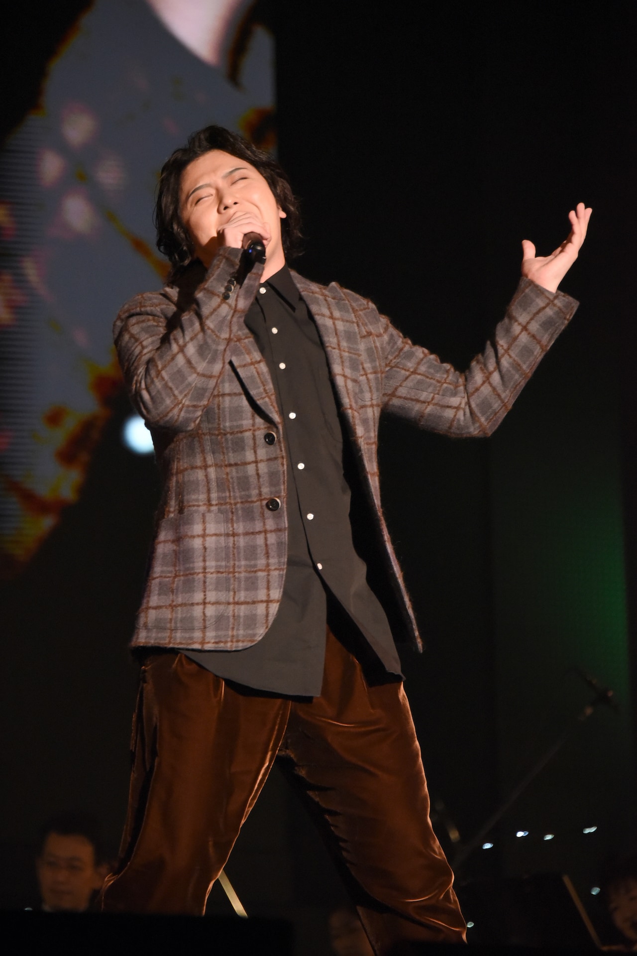 俺のおかげさ」を歌う尾上松也。 - 「新ディズニープラス」イベント