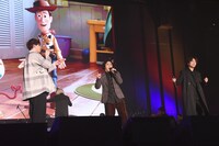 「君はともだち」を歌うIMY。左から城田優、尾上松也、山崎育三郎。