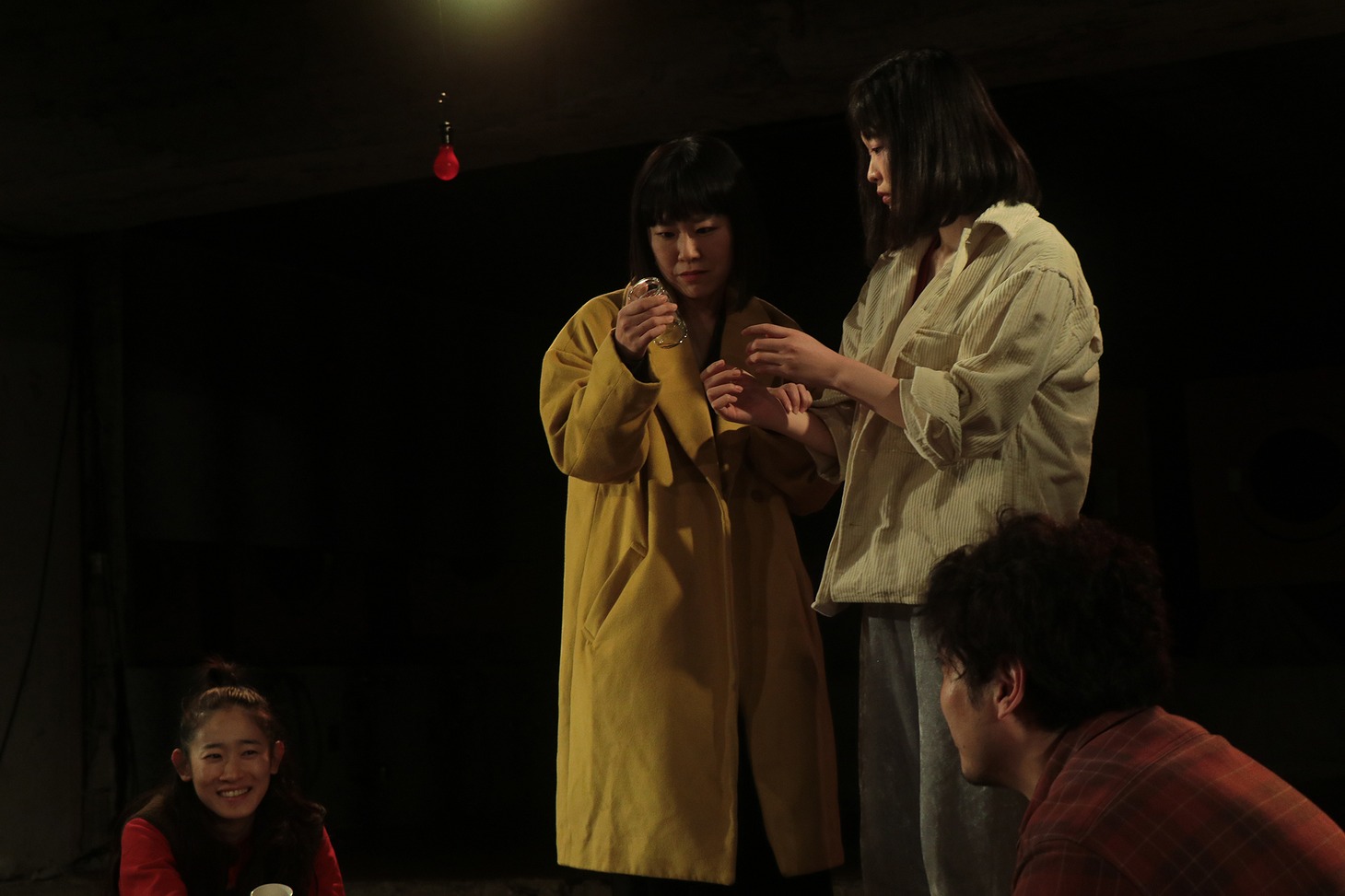 ほろびて「ポロポロ、に」より。（撮影：渡邊綾人）