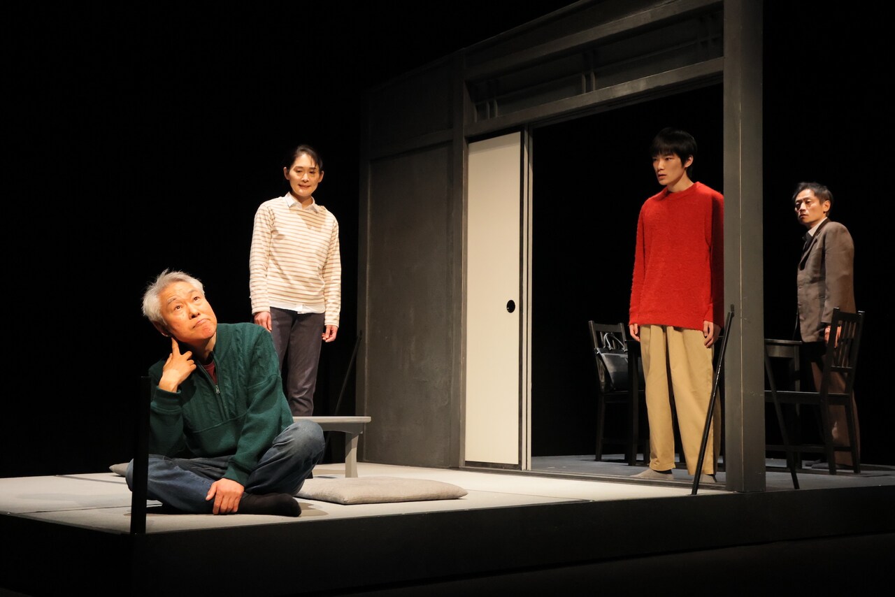 iaku「フタマツヅキ」開幕に横山拓也「ユーモアと人間味溢れるやりとりが躍る」