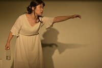 うさぎの喘ギ 第1回ビルドアップ公演「いみいみ」葭本未織の出演回より。