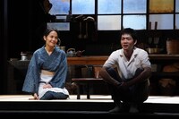 こまつ座「母と暮せば」2018年公演より。（撮影：宮川舞子）