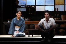 こまつ座「母と暮せば」2018年公演より。（撮影：宮川舞子）