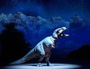 「『DINO-A-LIVE PREMIUM TIME DIVER』2021 MESOZOIC ODYSSEY 中生代への旅」より。（Photo by GEKKO）