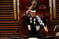 鼓童創立40周年 第2弾 鼓童×東京交響楽団「いのち」より。（撮影：岡本隆史）