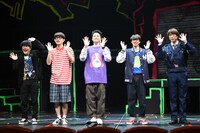 左から小林顕作、松崎祐介、福田悠太、辰巳雄大、越岡裕貴。