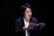 天津 向プロデュース「声優×芸人 朗読劇『WARAI-GOE』」より。