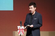 天津 向プロデュース「声優×芸人 朗読劇『WARAI-GOE』」より。