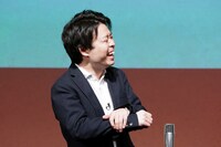 天津 向プロデュース「声優×芸人 朗読劇『WARAI-GOE』」より。