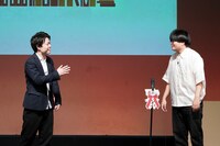 天津 向プロデュース「声優×芸人 朗読劇『WARAI-GOE』」より。