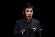 天津 向プロデュース「声優×芸人 朗読劇『WARAI-GOE』」より。