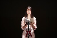 天津 向プロデュース「声優×芸人 朗読劇『WARAI-GOE』」より。