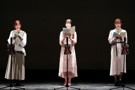 天津 向プロデュース「声優×芸人 朗読劇『WARAI-GOE』」より。