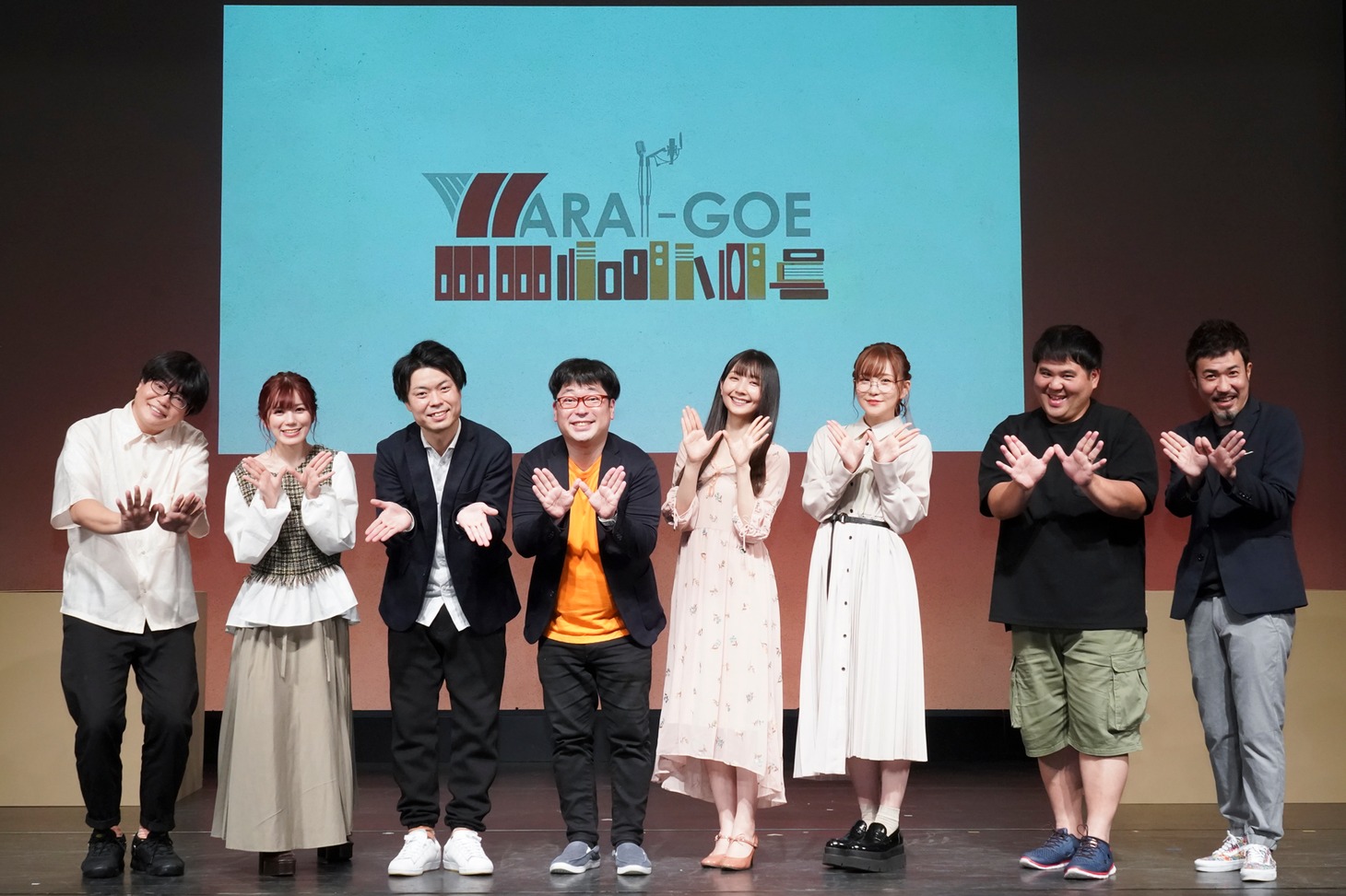天津 向プロデュース「声優×芸人 朗読劇『WARAI-GOE』」より。