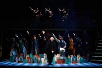 COCOON PRODUCTION 2021＋大人計画「パ・ラパパンパン」より。（撮影：細野晋司）