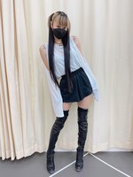 大好きな白でテンションを上げる日。長めの袖が愛らしい。