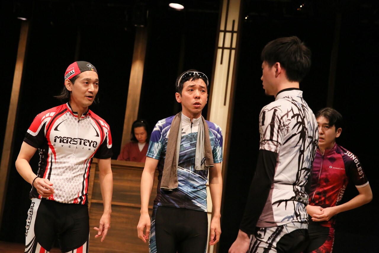 アマヤドリ20周年公演「崩れる」開幕、広田淳一「等身大の男たちの日常の1コマを」