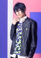 高橋怜也扮する碓氷真澄。