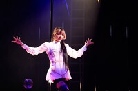 Juliet aria「DustBunnySHOW」より。（撮影：羽田哲也）