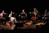「チェルフィッチュ×藤倉大 with Klangforum Wien 新作音楽劇」ワークインプログレス公演より。（撮影：加藤和也）