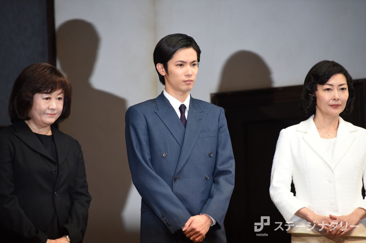 左から宮田慶子、神宮寺勇太（King & Prince）、中山美穂。