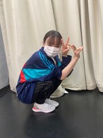 オーバーサイズのジャージーをさらっと着こなす今泉。