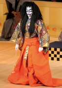 「信濃路紅葉鬼揃」より、坂東玉三郎扮する鬼女。（撮影：福田尚武）