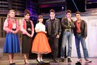 「クリエにやって来たぞ!」三浦宏規らの青春ミュージカル「GREASE」シアタークリエで開幕