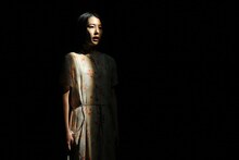 ピンク・リバティ 新作公演「とりわけ眺めの悪い部屋」より。（撮影：中島花子）