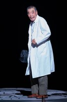 明治座 2021年11月公演「本日も休診」より。