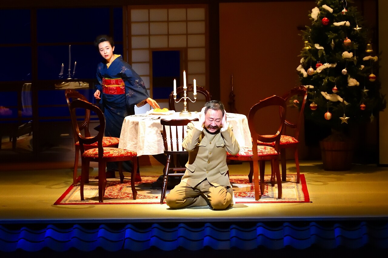 二兎社「鴎外の怪談」再演の開幕に永井愛「鴎外の書斎が劇世界へと広がった」