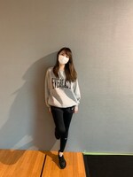 スタイルの良さが際立つスポーティなコーデ。