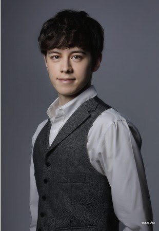 エドワード役を演じるウエンツ瑛士のイメージビジュアル。