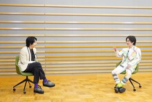 「佐藤流司『流』」#1「俳優」より、左から佐藤流司、鳥越裕貴。