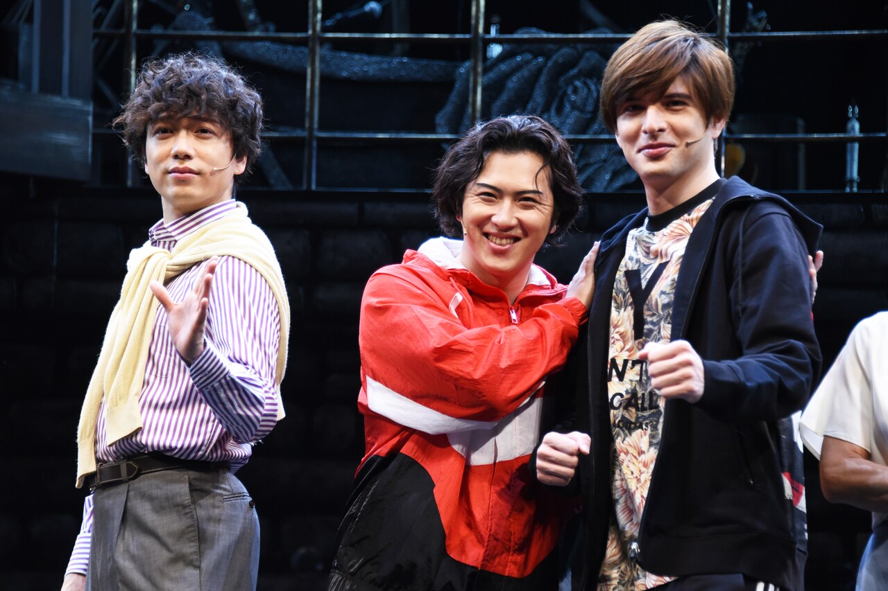 左から山崎育三郎、尾上松也、城田優。