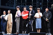 左から清水美依紗、皆本麻帆、山崎育三郎、尾上松也、城田優、キムラ緑子、成河。