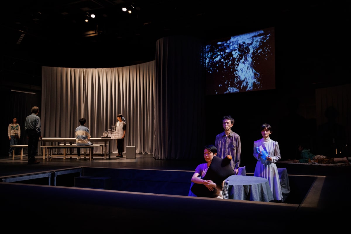 小野晃太朗のAAF戯曲賞受賞作「ねー」開幕、演出の今井朋彦「“ムダ”が身体を豊かに」