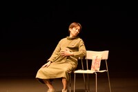 「僕が妊娠した水曜日」（2021年5月）より。（撮影：石川直幸）